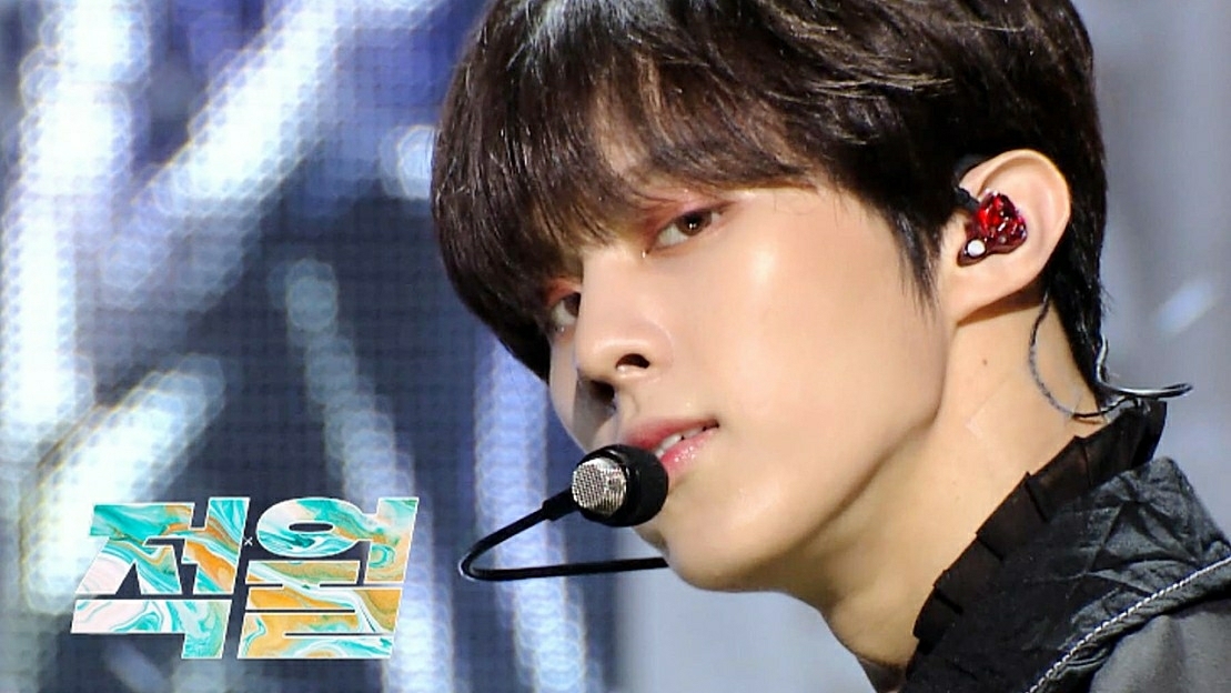Behind-the-scenes cut of Kim Wooseok