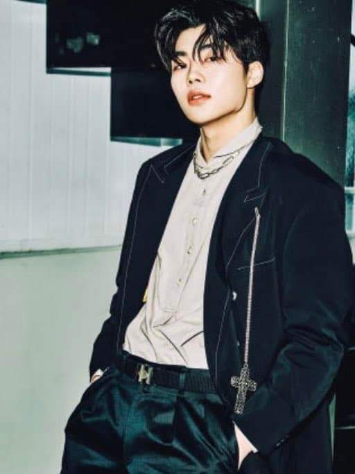 Recent activity shot of Park Gunwook (ZEROBASEONE)