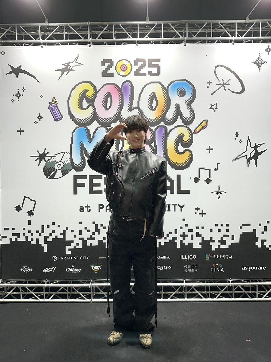 A moment captured by WOODZ's fan