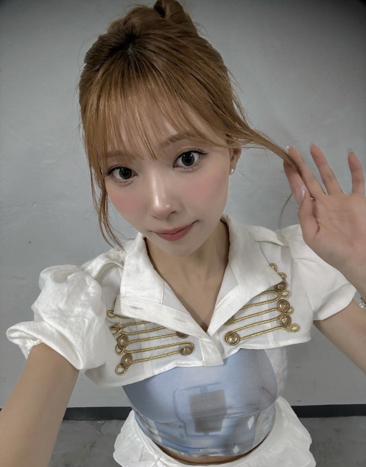 Behind-the-scenes cut of Mayuka (NiziU)