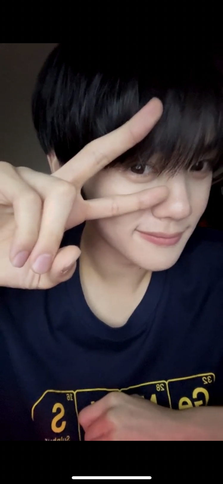 Wallpaper spesial buatan penggemar Kim Gyuvin (ZEROBASEONE)