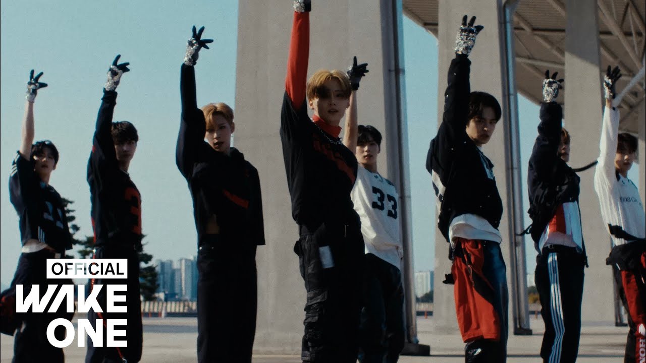 A moment captured by Zhou Anxin (ALPHA DRIVE ONE)'s fan