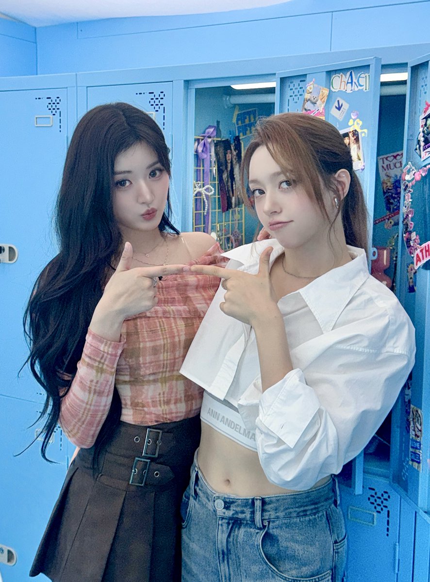 A moment captured by FIFTY FIFTY's fan