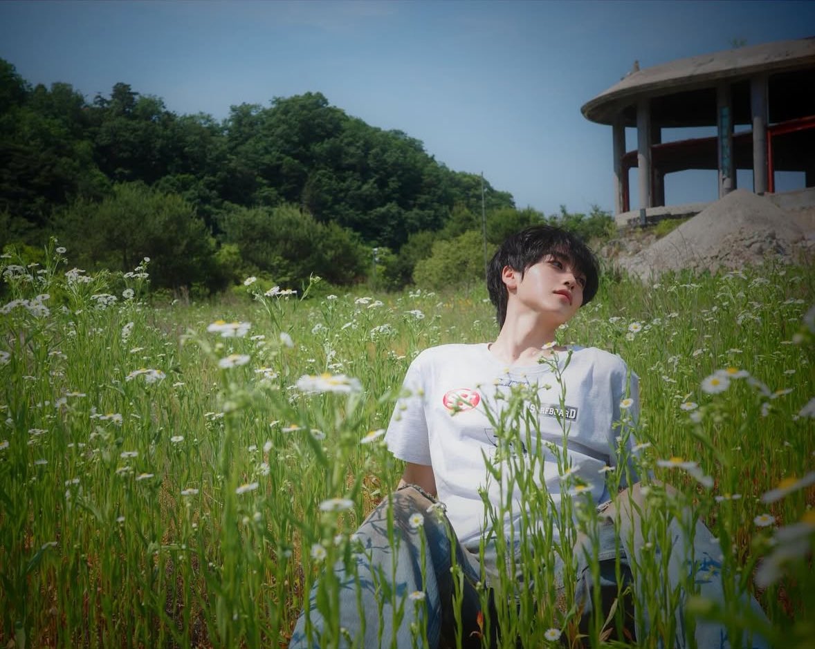 Behind-the-scenes cut of Hyeongjun (CRAVITY)
