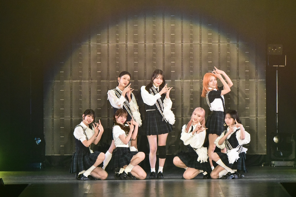 A moment captured by ME:I's fan