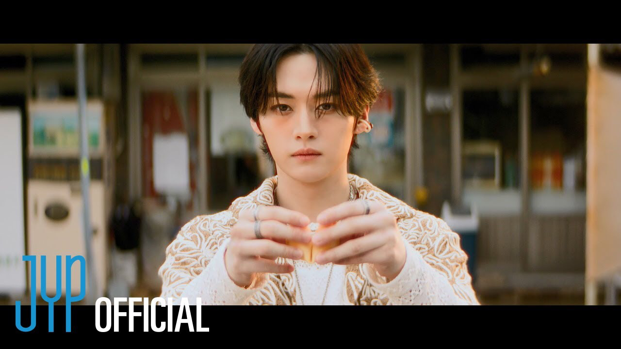 리노 (Stray Kids)의 비하인드 컷