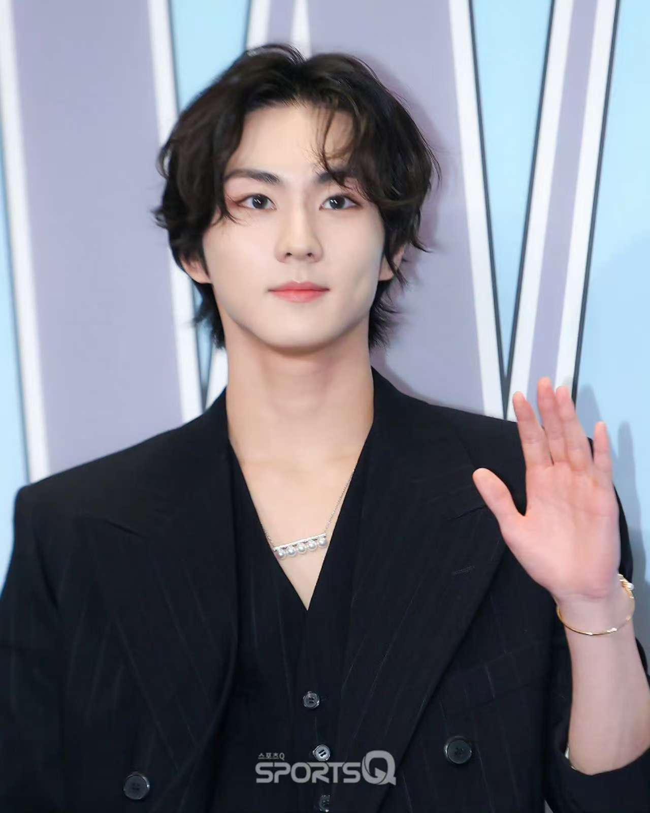 Latest photo of Jungwon (ENHYPEN)