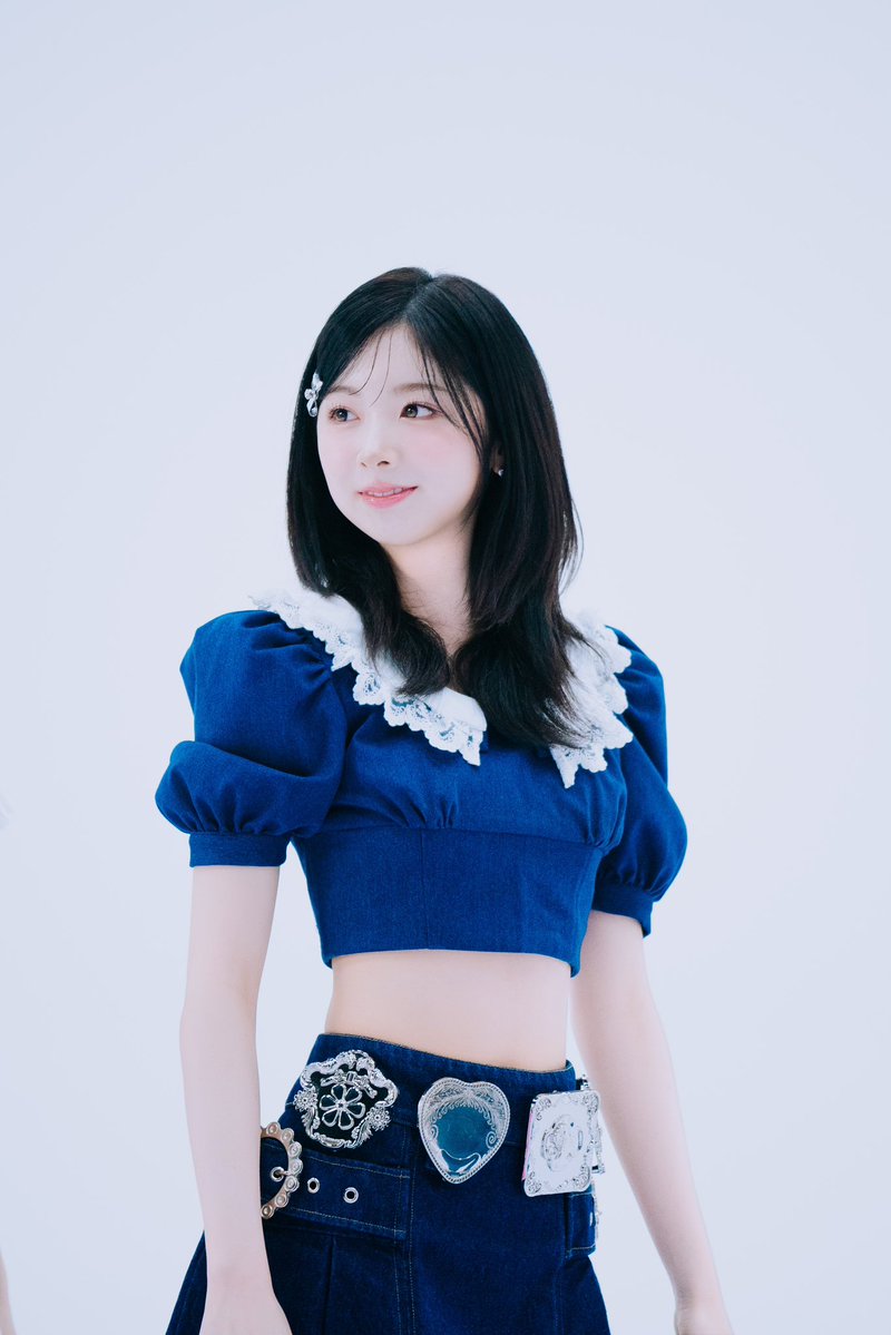 Behind-the-scenes cut of NiziU