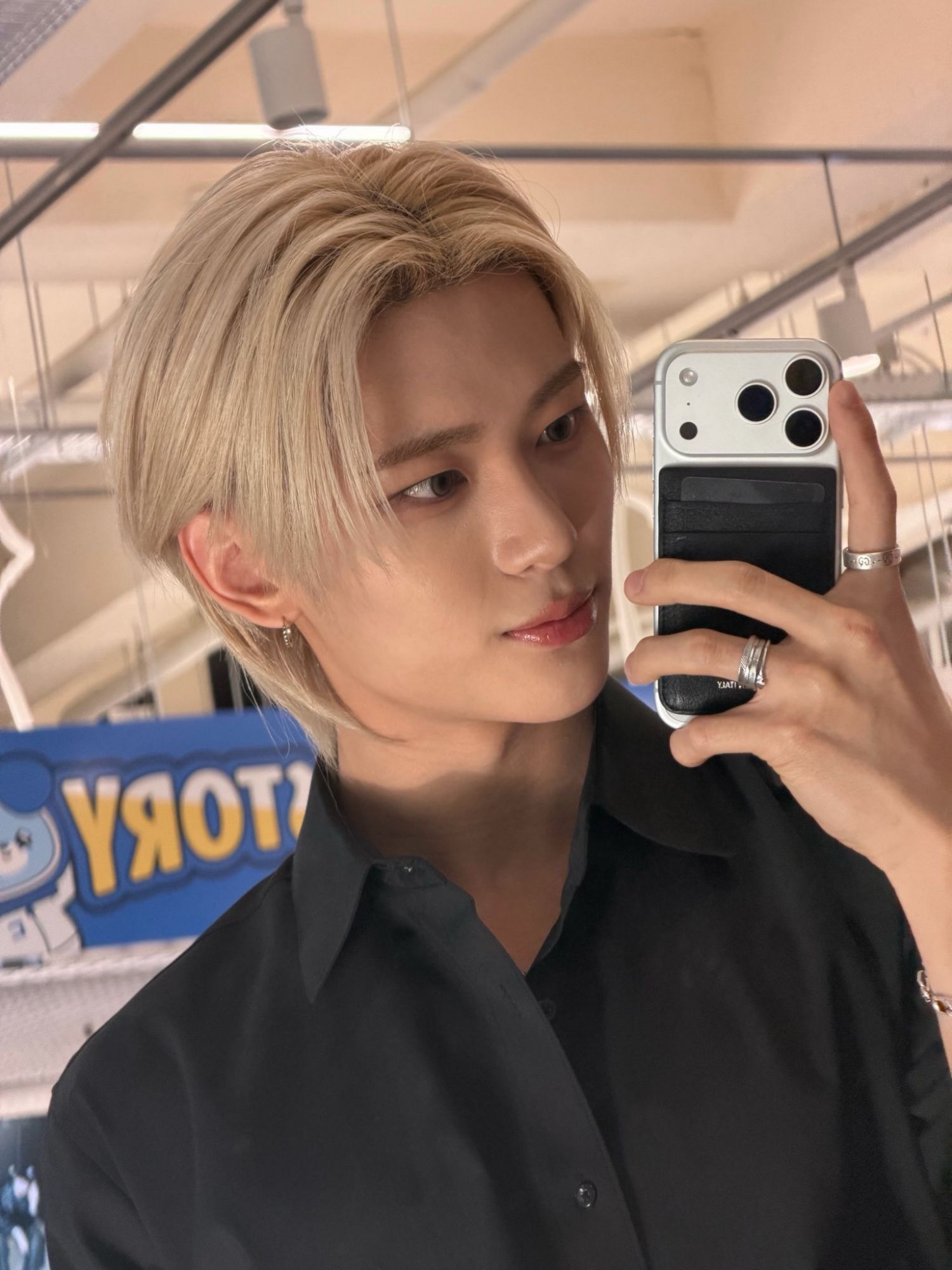 Behind-the-scenes cut of Siyun (NOWZ)