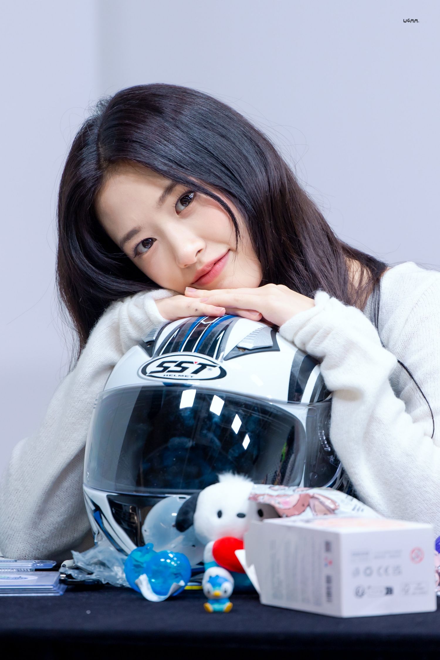 A moment captured by An Yujin (IVE)'s fan