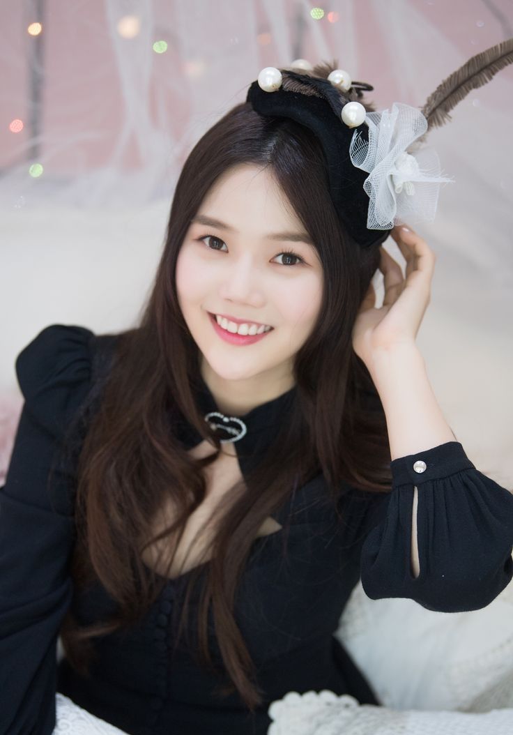 Recent activity shot of Hyojung (OH MY GIRL)