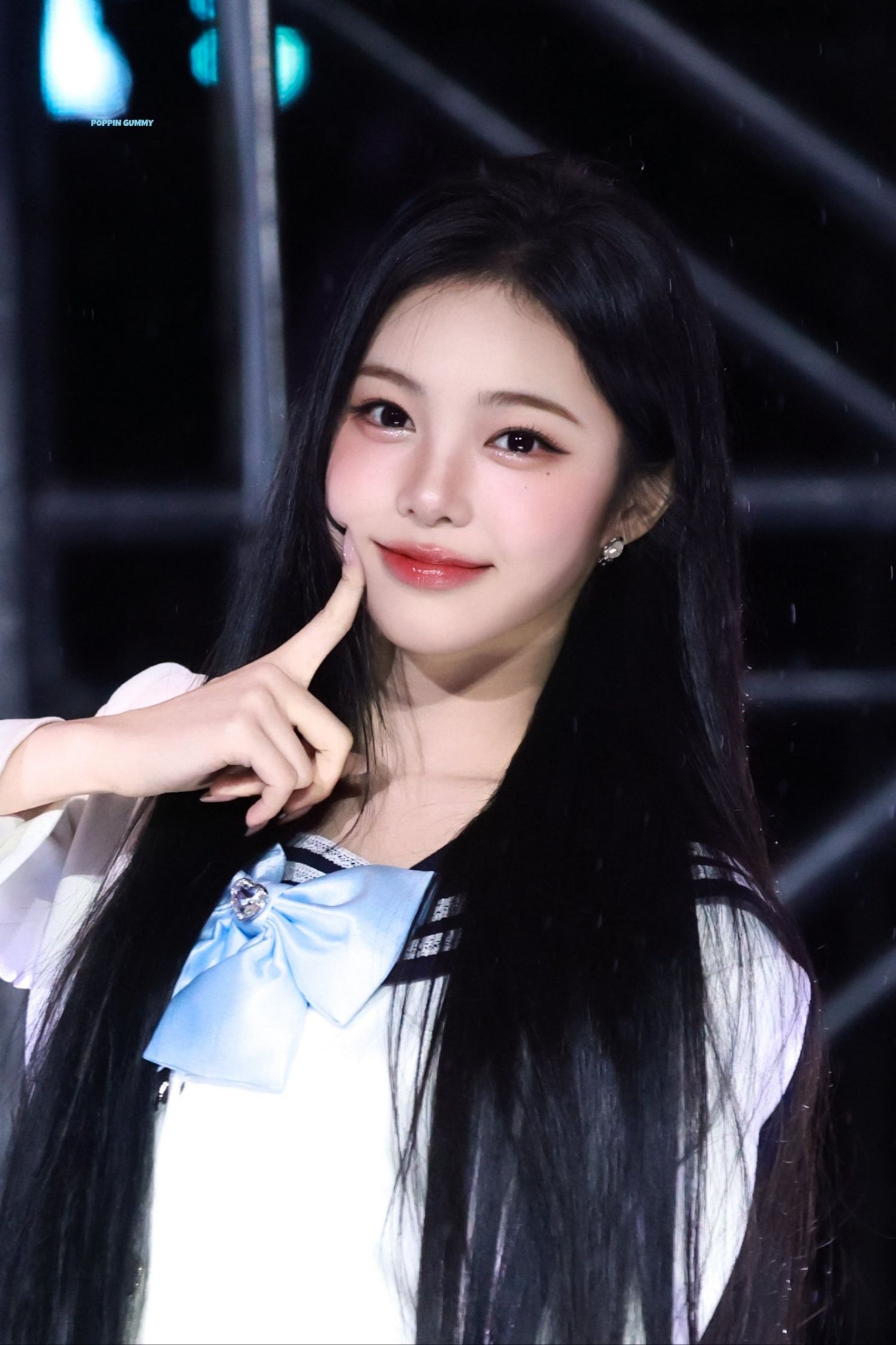 A moment captured by Ian (Hearts2Hearts)'s fan