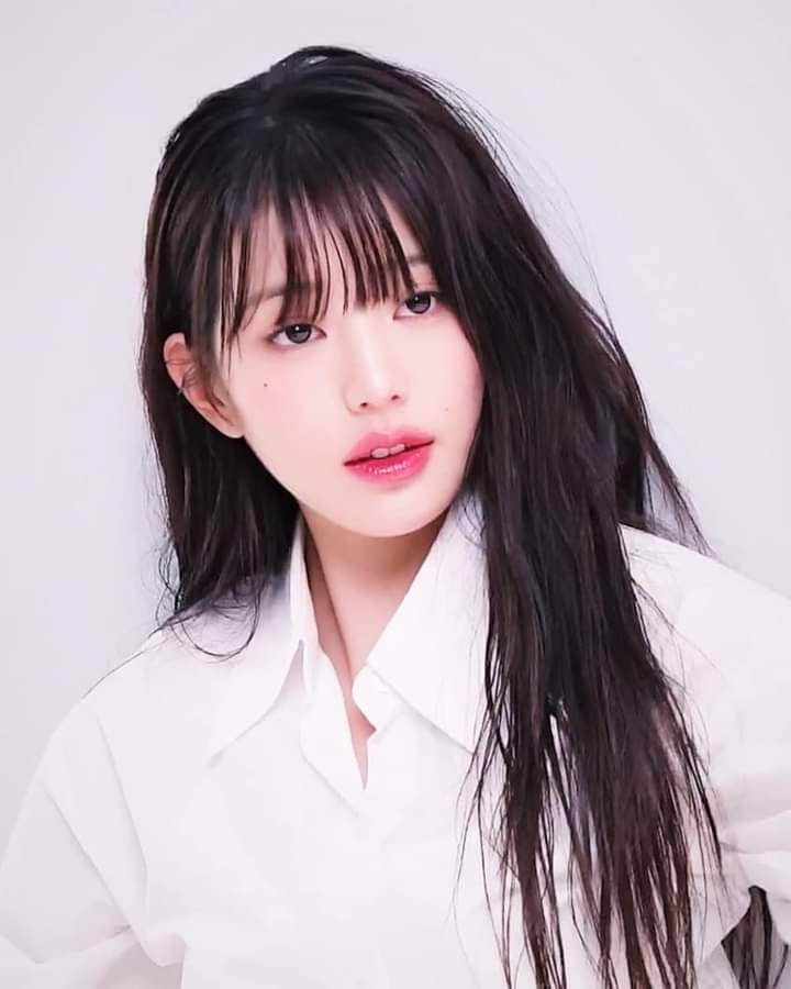 Recent activity shot of Jang Wonyoung (IVE)