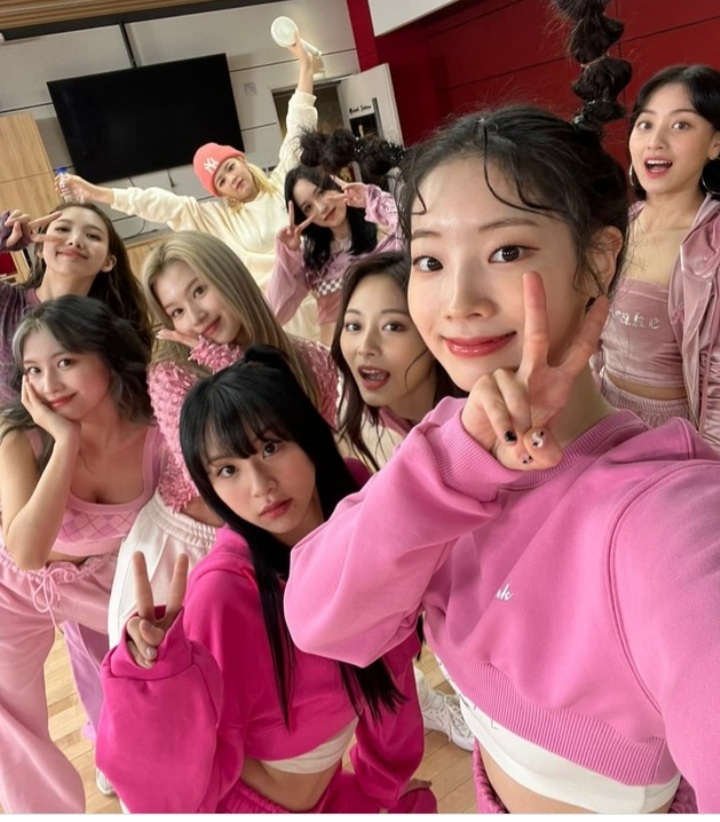 Behind-the-scenes cut of Dahyun (TWICE)