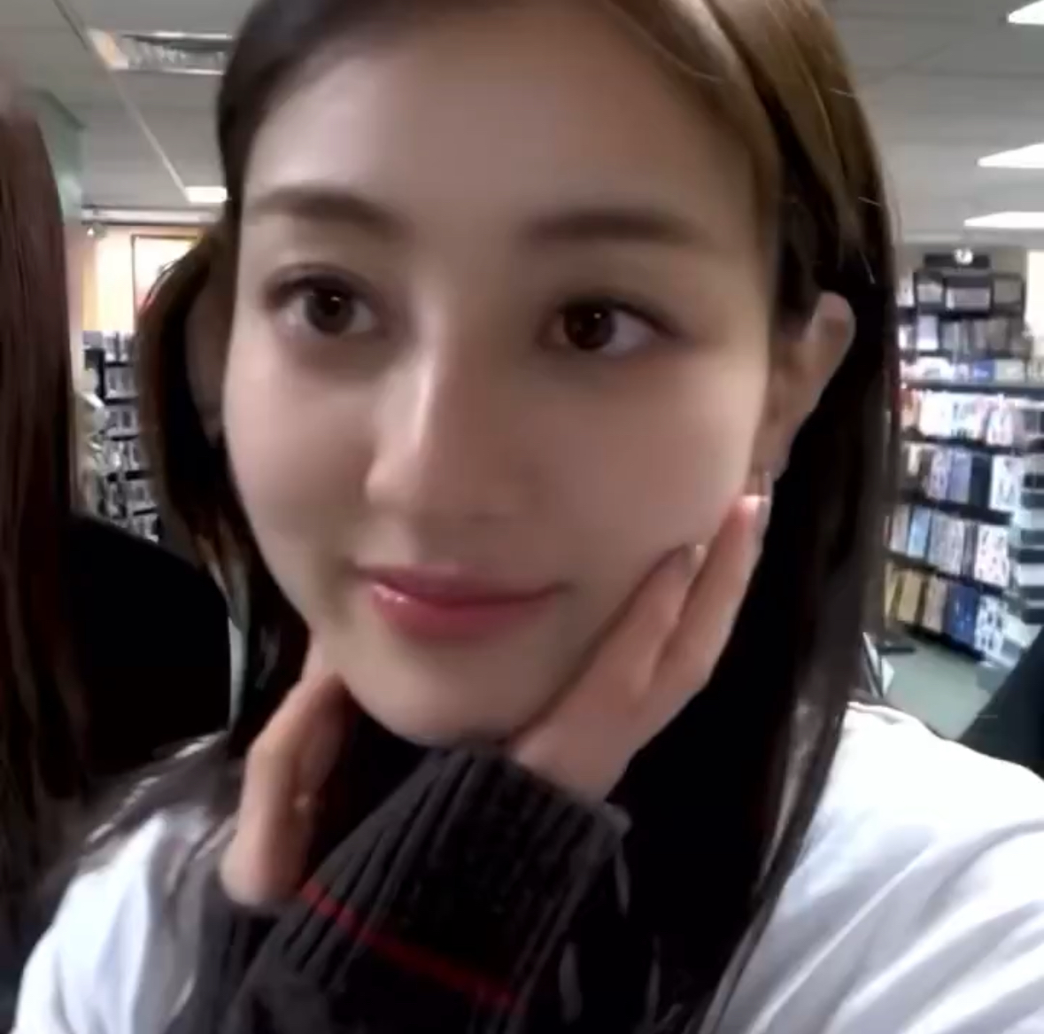 Latest photo of Jihyo (TWICE)