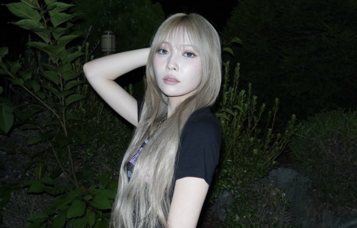 Latest photo of Mayuka (NiziU)