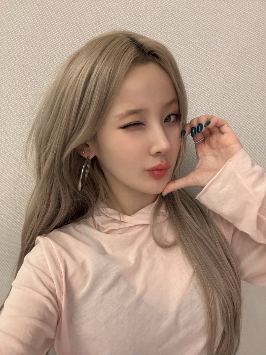 Latest photo of KISS OF LIFE