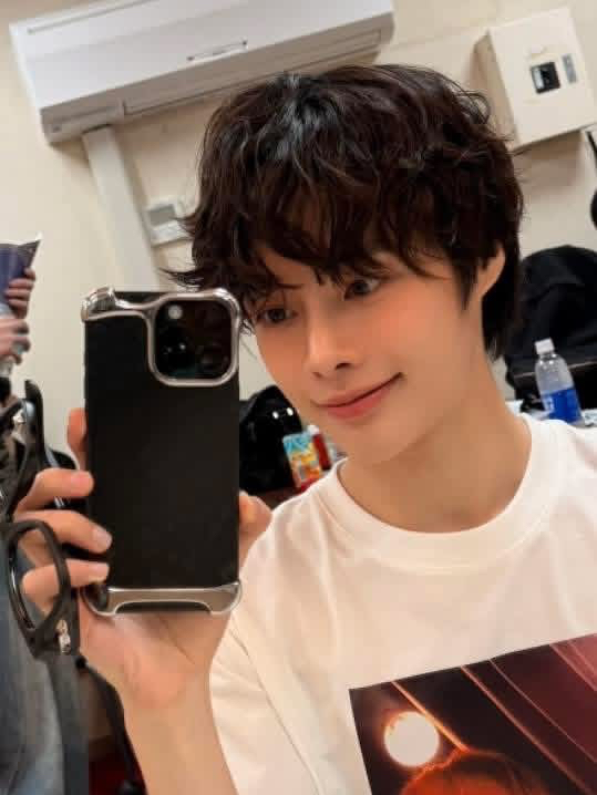 Foto aktivitas terbaru Hanbin (TEMPEST)