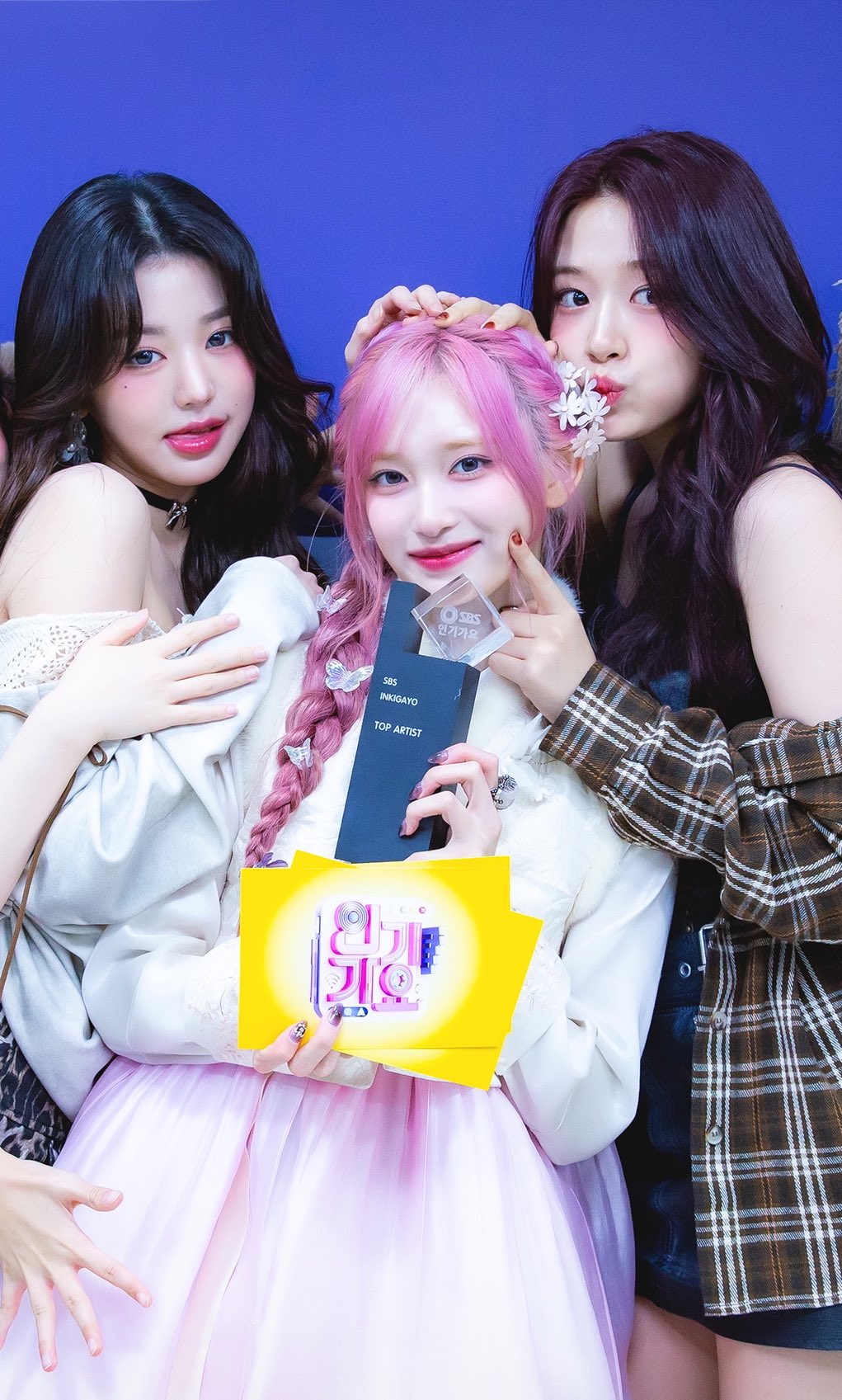 Today's most popular wallpaper in the Leeseo (IVE) community