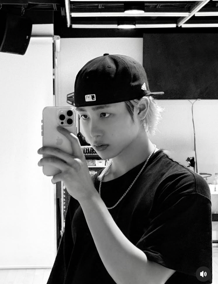 Behind-the-scenes cut of Hunter (Xikers)
