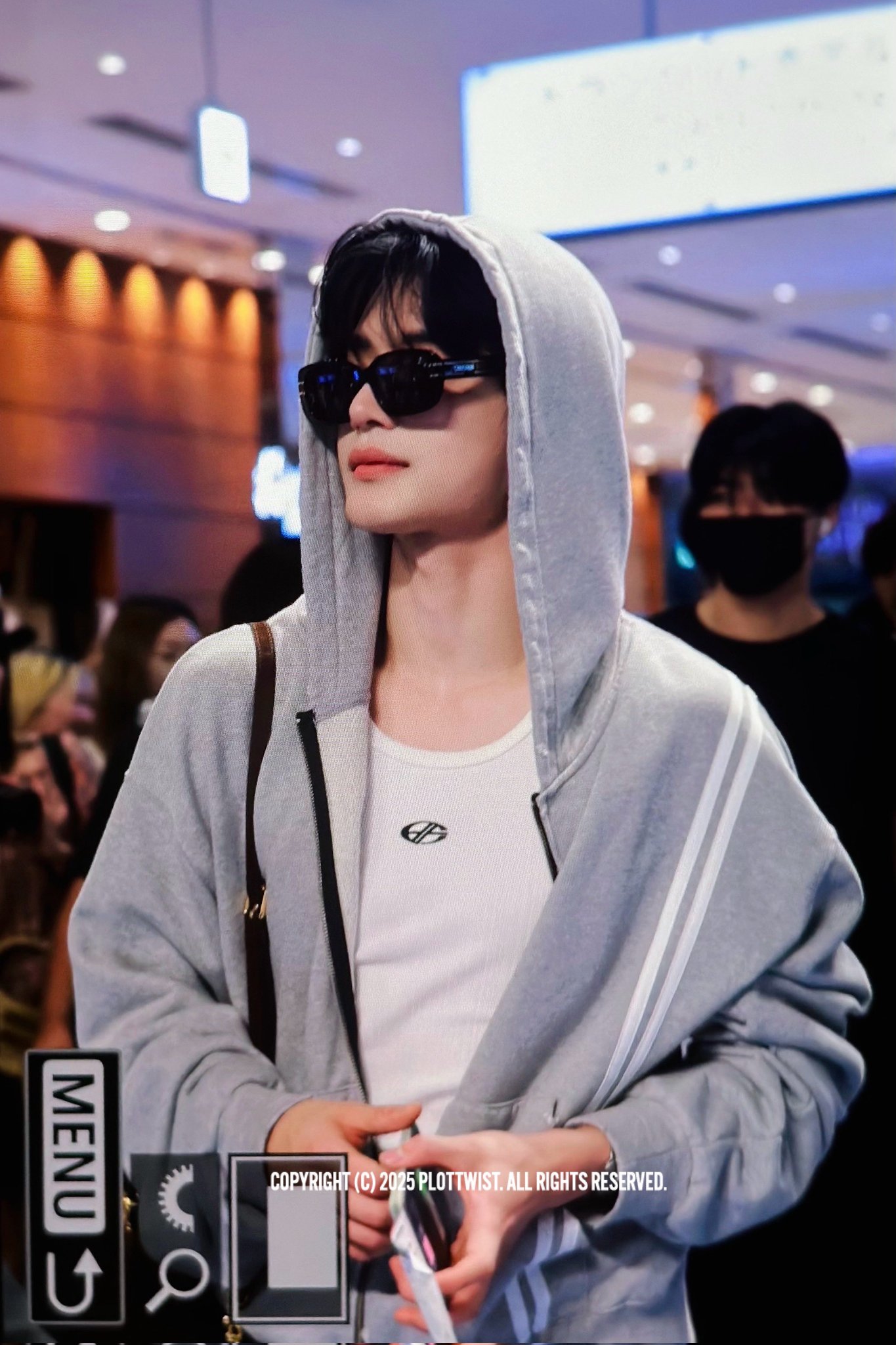 A moment captured by Kim Jiwoong (ZEROBASEONE)'s fan