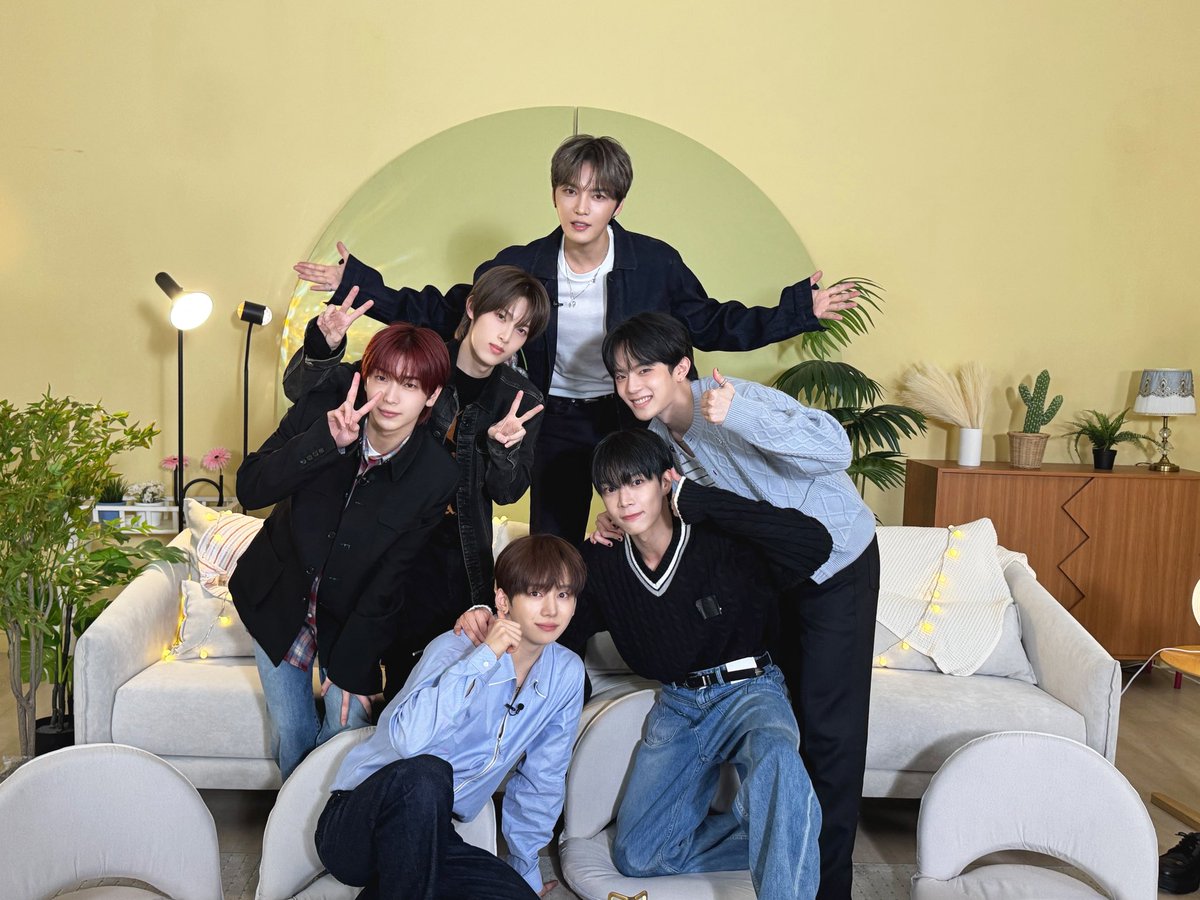 Behind-the-scenes cut of VERIVERY