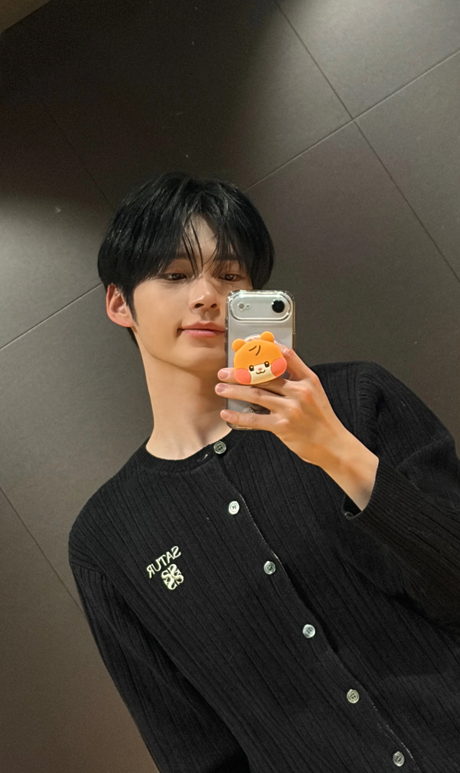 The most beloved wallpaper among Sung Hanbin (ZEROBASEONE)'s fans