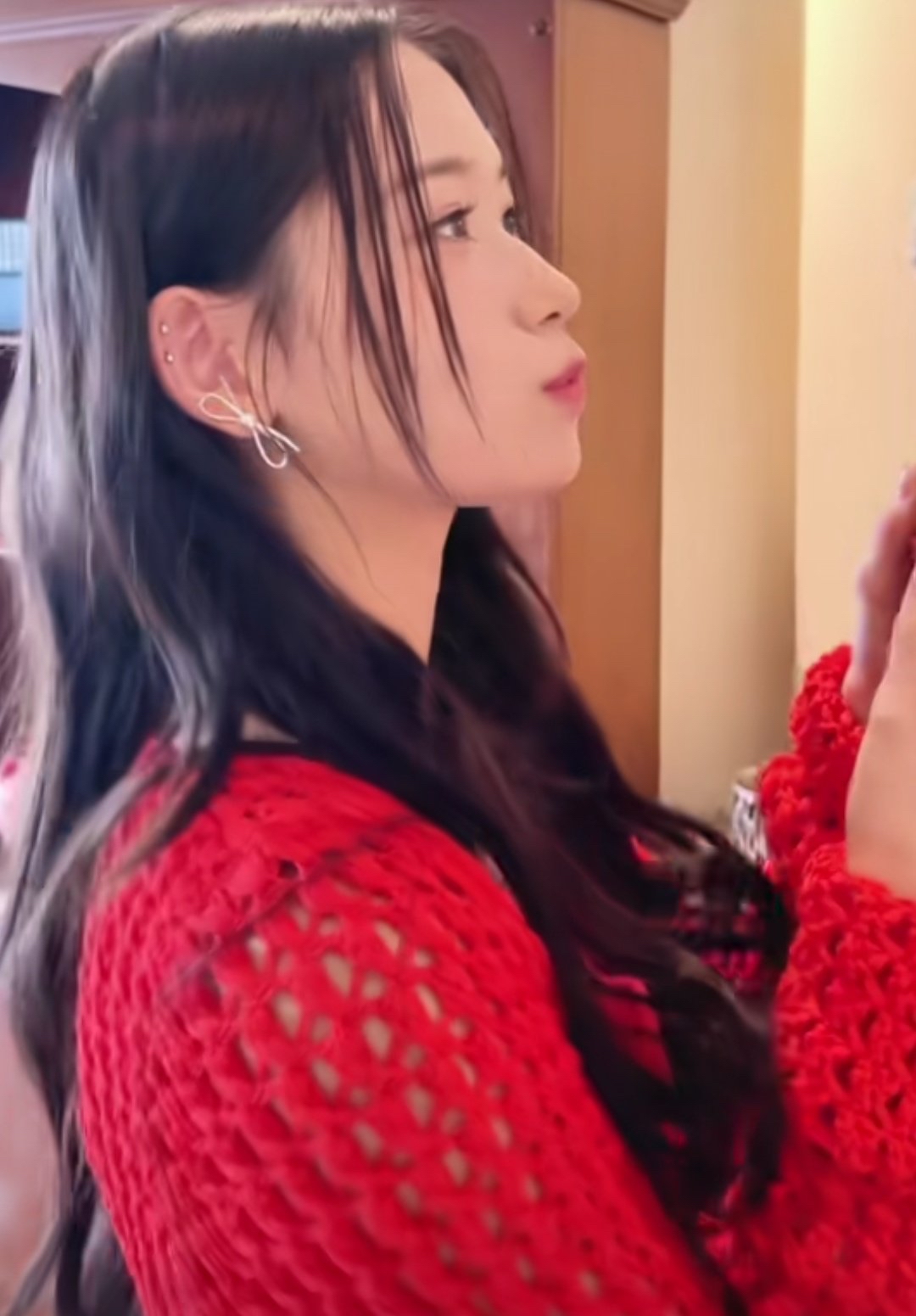 Behind-the-scenes cut of Kasahara Momona (ME:I)
