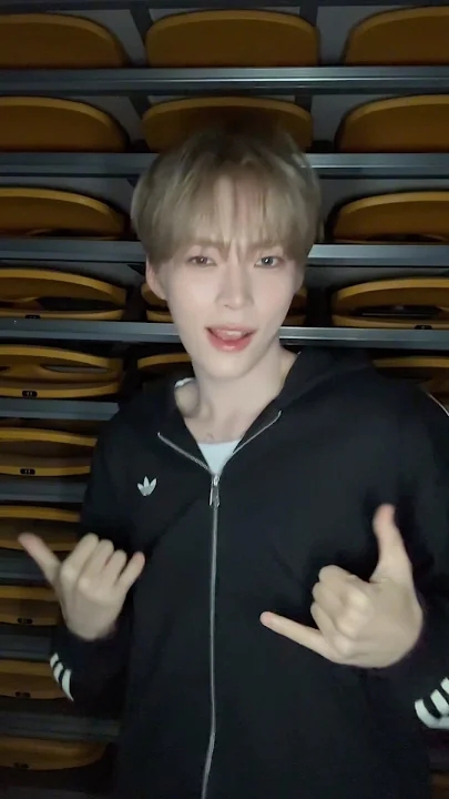 Fandom-recommended wallpaper image of Sung Hanbin (ZEROBASEONE)