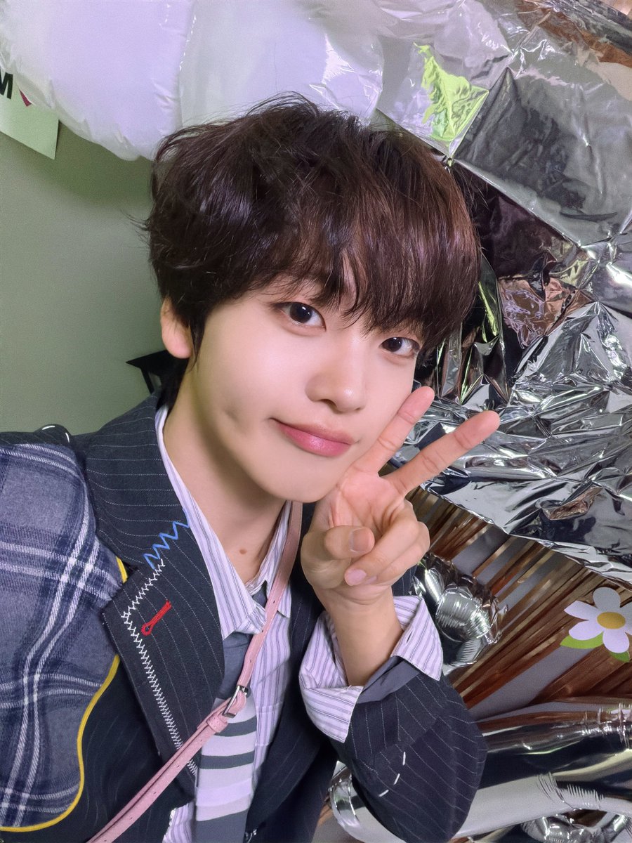 A moment captured by CRAVITY's fan