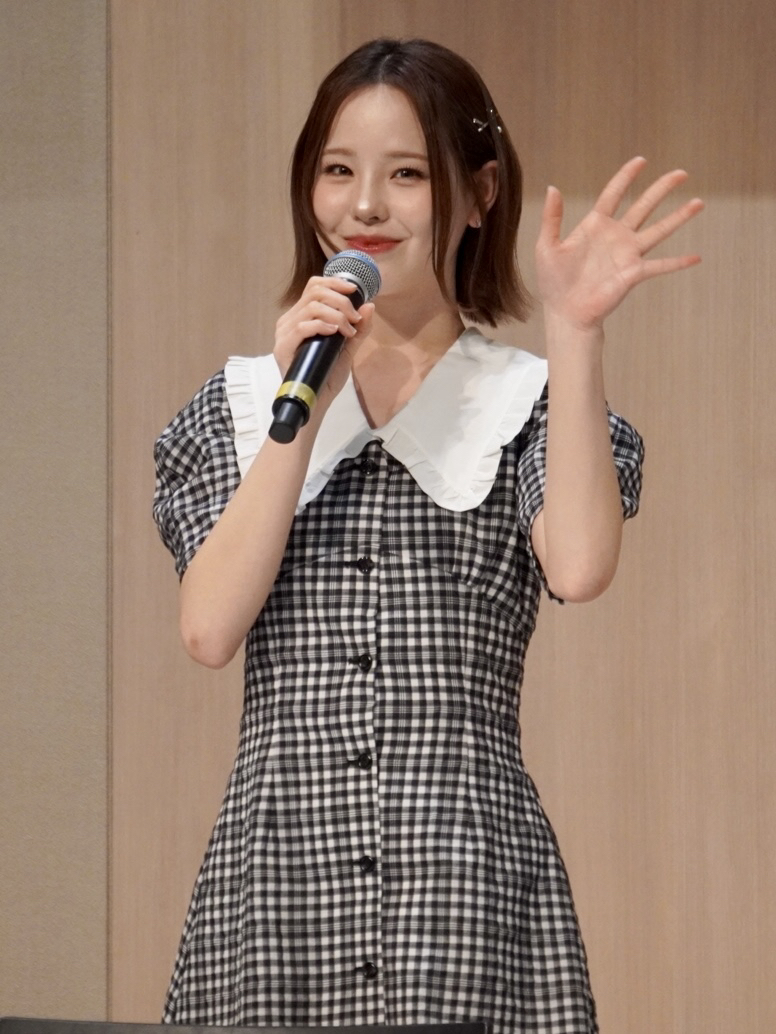 Behind-the-scenes cut of Mako (NiziU)