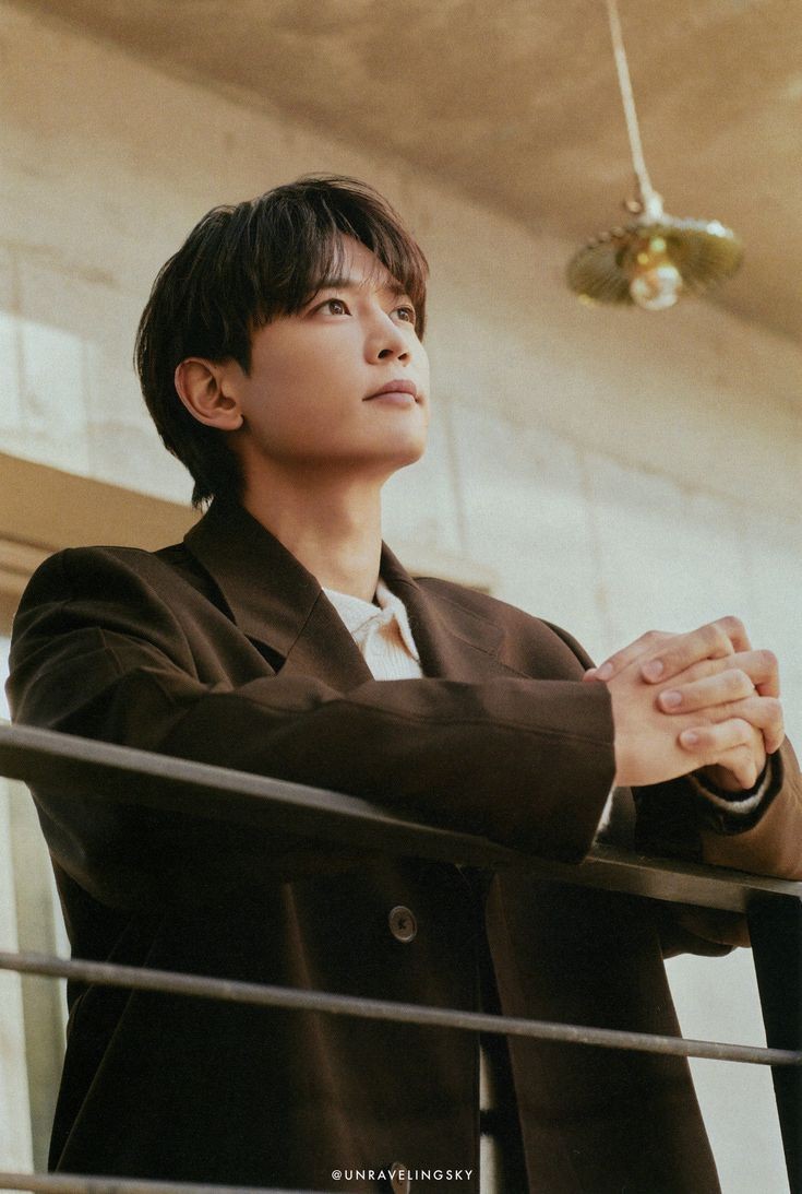 Behind-the-scenes cut of Minho (SHINee)