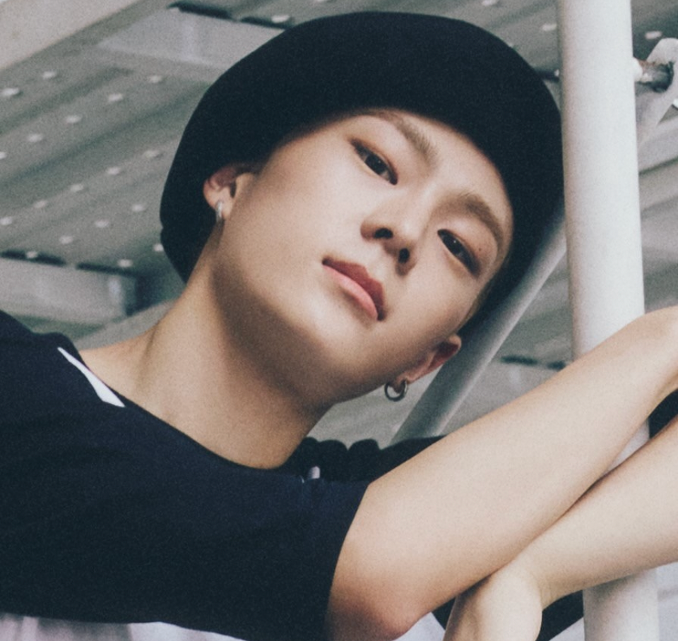 Behind-the-scenes cut of Kim Junmin (WHIB)