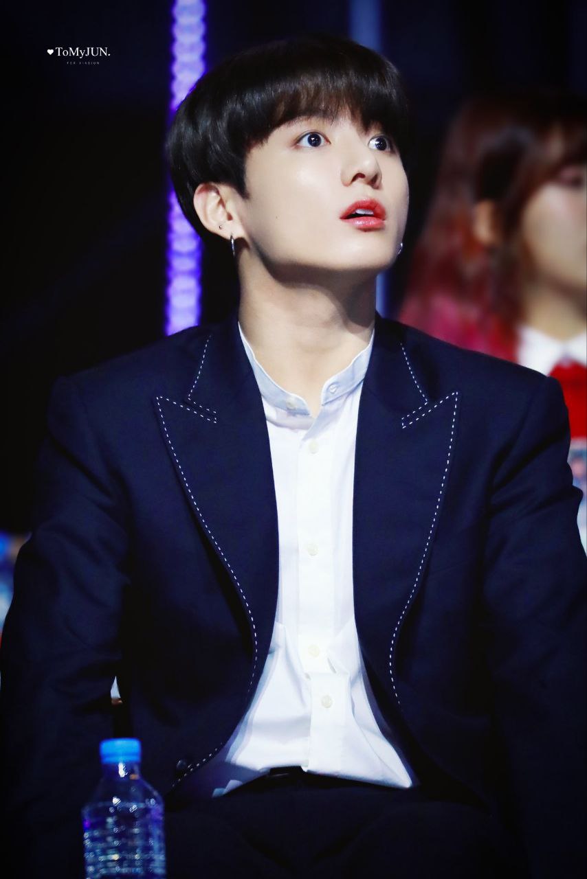 Foto aktivitas terbaru Jungkook (BTS)