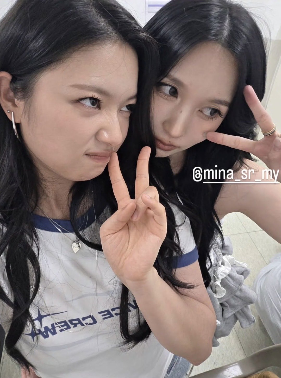 Behind-the-scenes cut of Mina (TWICE)