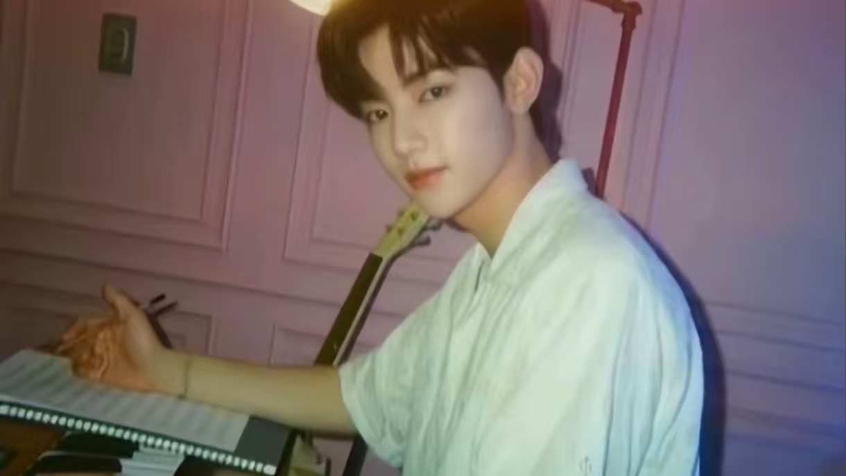 Potret di balik layar Zhang Hao (ZEROBASEONE)
