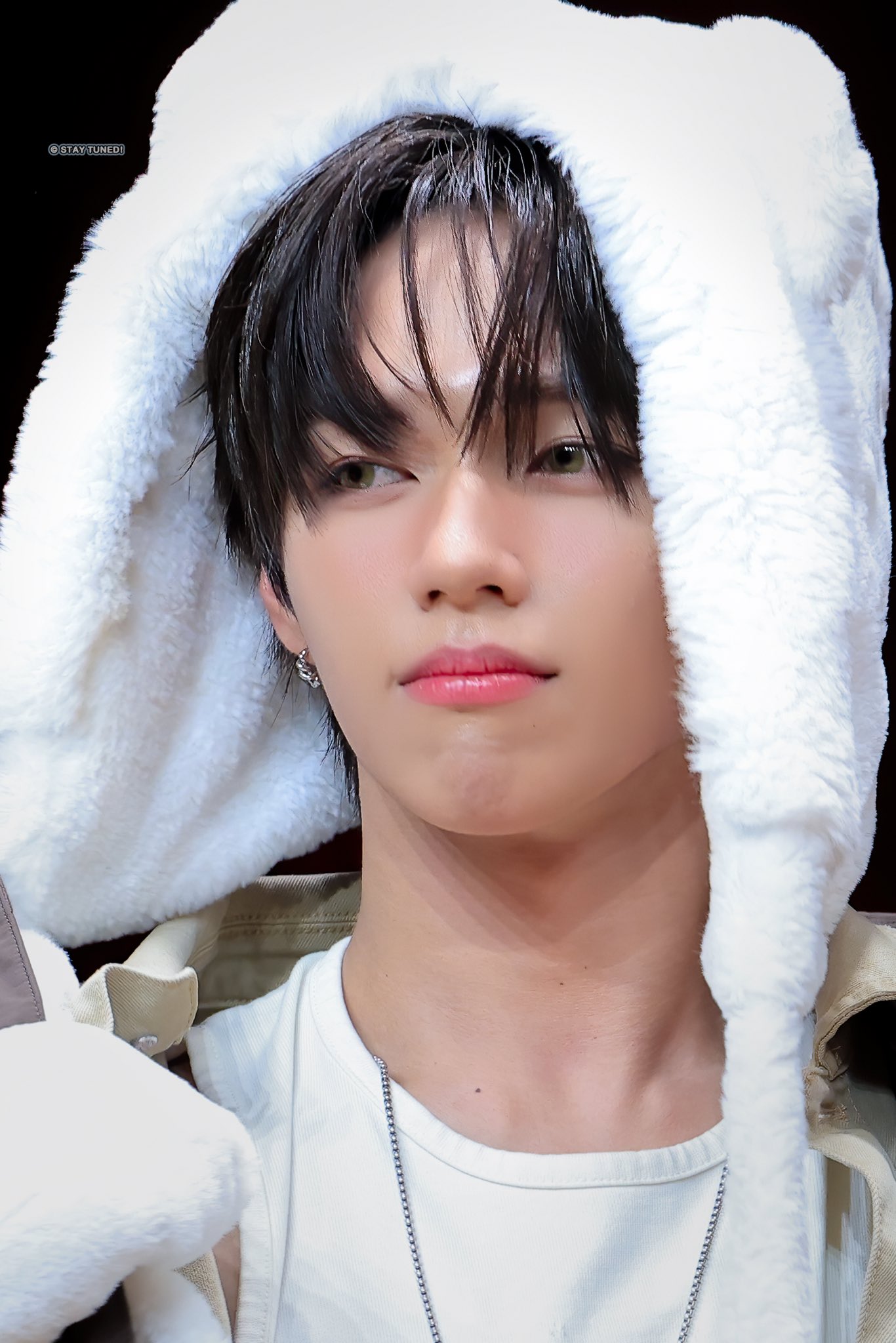 Behind-the-scenes cut of JL (AHOF)