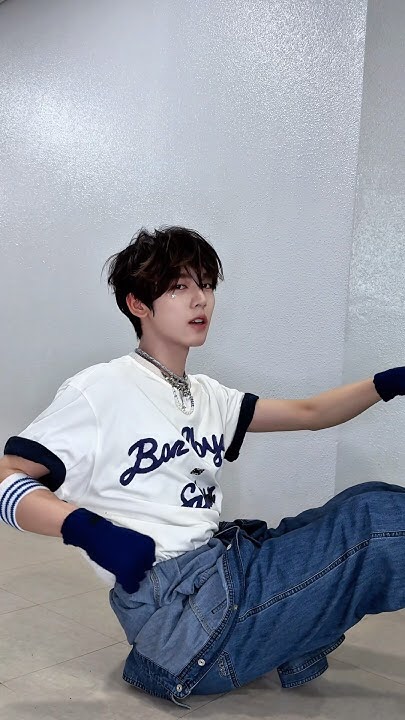 A moment captured by Han Yujin (ZEROBASEONE)'s fan