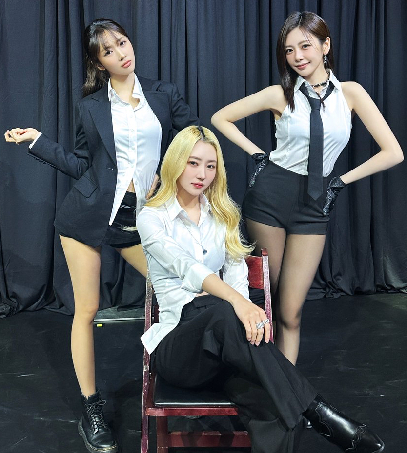 A moment captured by DREAMCATCHER's fan