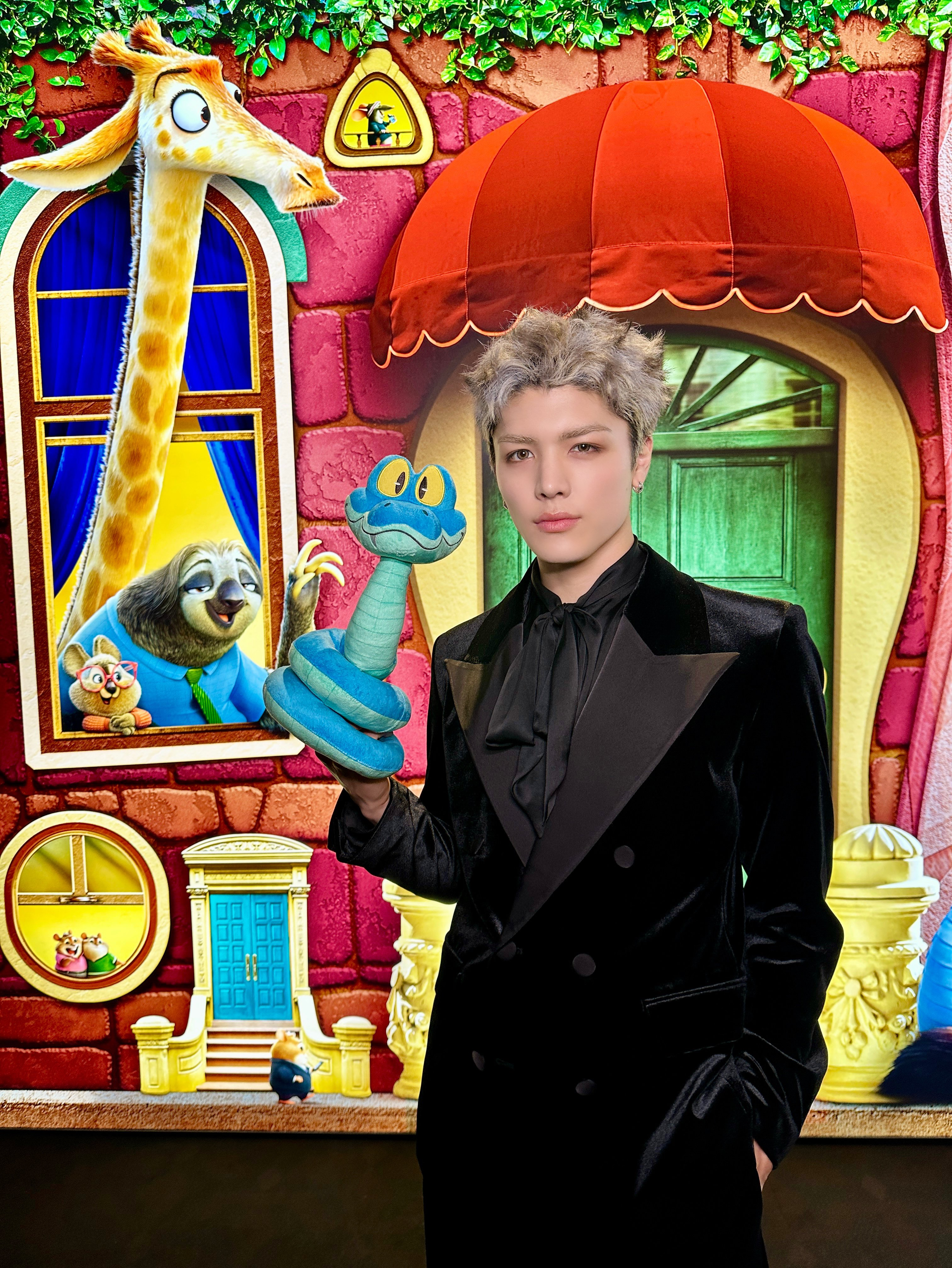 Behind-the-scenes cut of Maki (&TEAM)