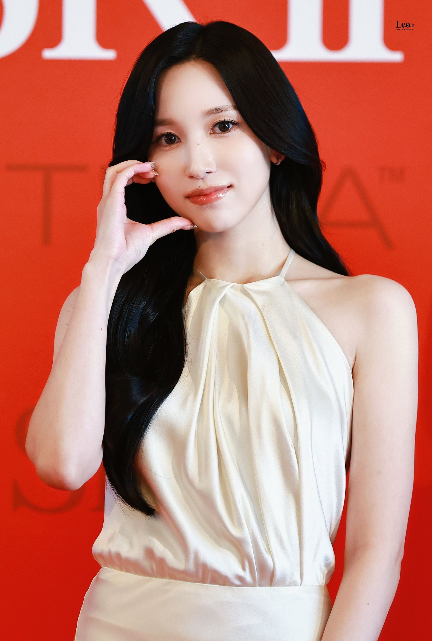 Behind-the-scenes cut of Mina (TWICE)