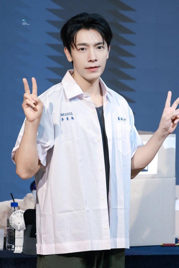 Latest photo of Donghae (Super Junior)