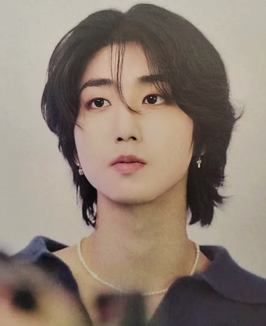 Behind-the-scenes cut of HAN (Stray Kids)