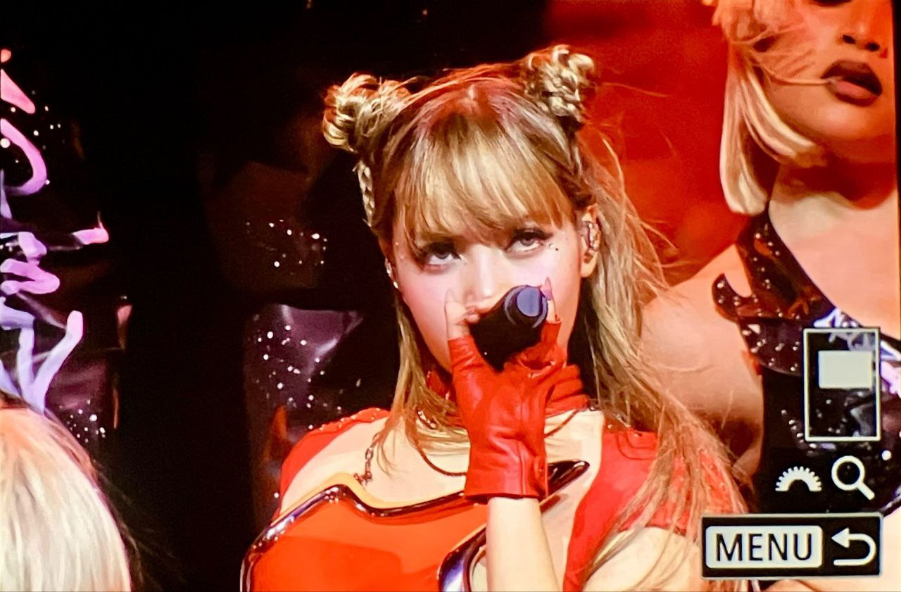 Behind-the-scenes cut of Lisa (BLACKPINK)