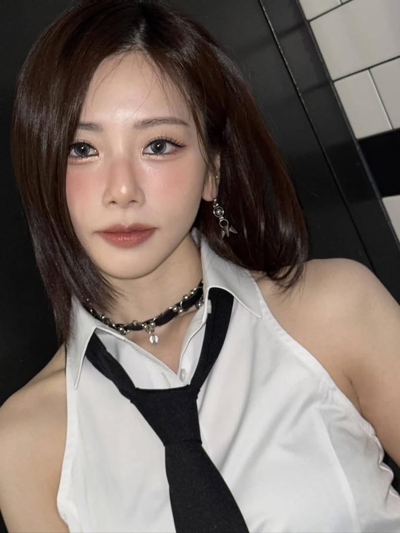 A moment captured by DREAMCATCHER's fan