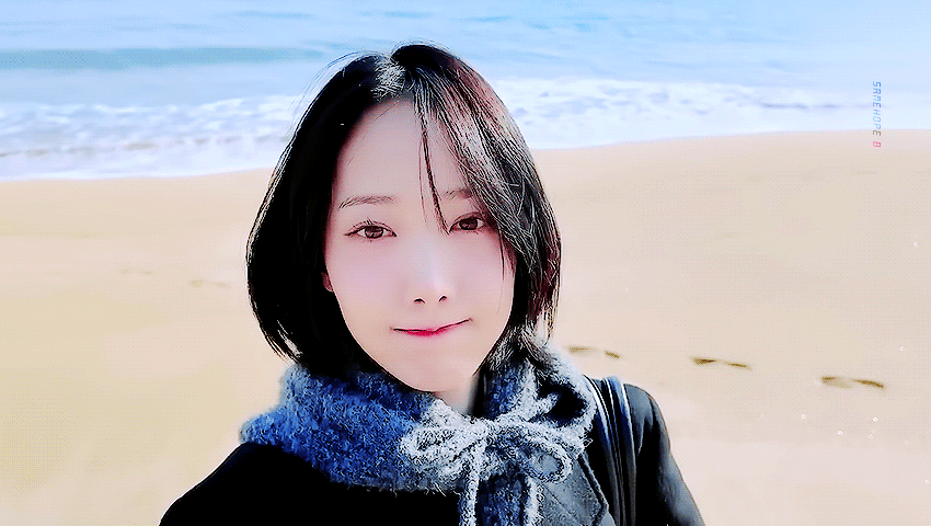 A moment captured by SinB (GFRIEND, VIVIZ)'s fan
