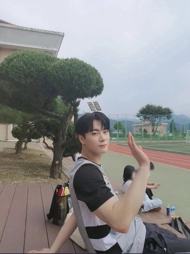 Latest photo of Moonbin (ASTRO)