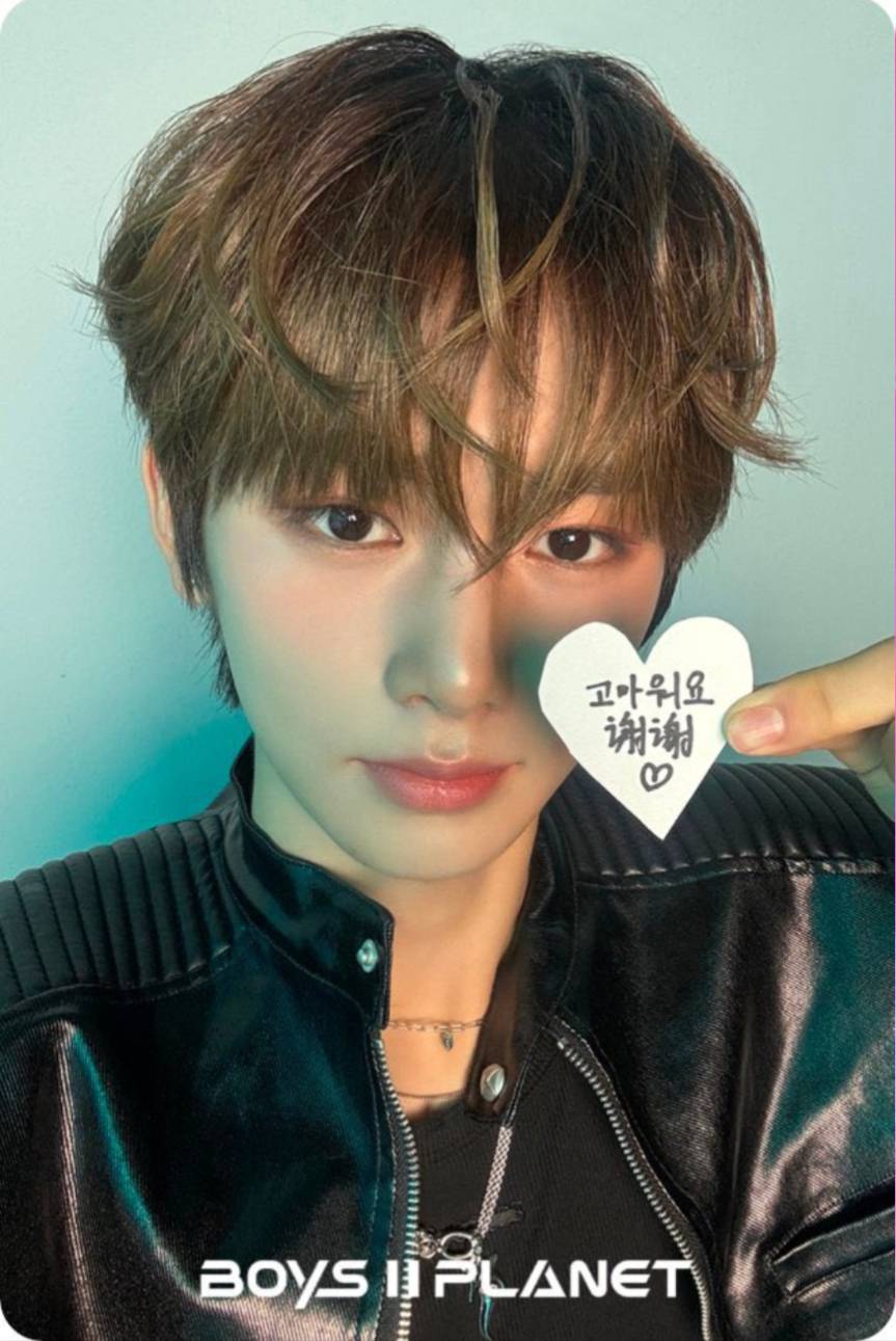 A moment captured by Zhou Anxin (ALPHA DRIVE ONE)'s fan