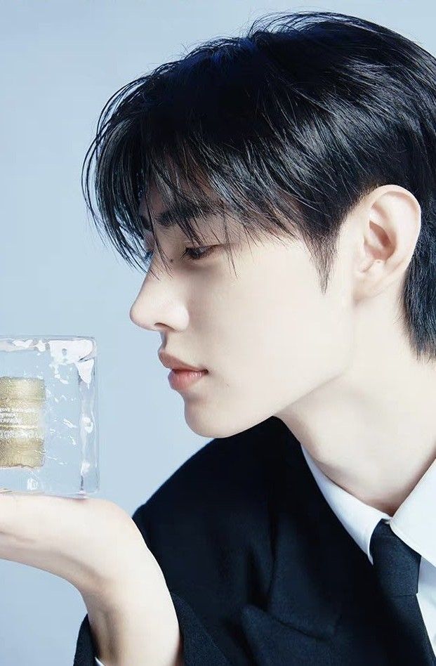 Foto aktivitas terbaru Sunghoon (ENHYPEN)