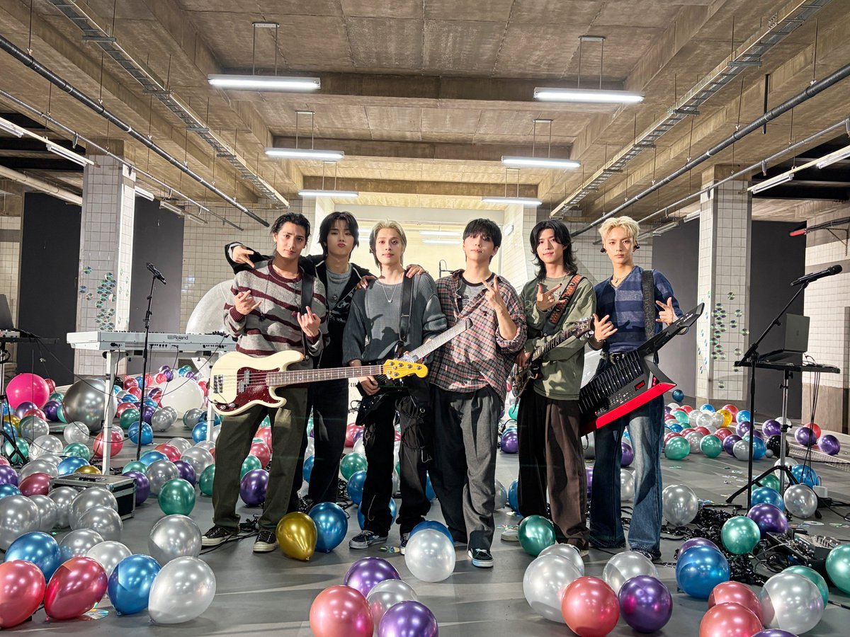 A moment captured by Xdinary Heroes's fan